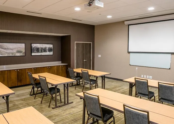 Courtyard By Marriott Fargo