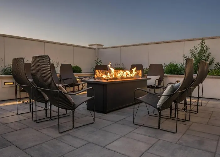 Courtyard By Marriott Fargo