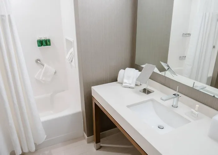 Courtyard By Marriott Fargo