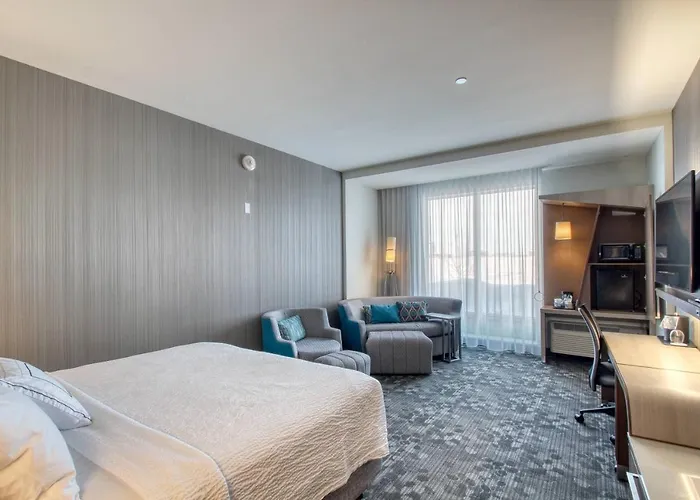 Courtyard By Marriott Hotel