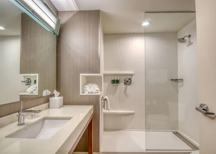 Courtyard By Marriott Fargo