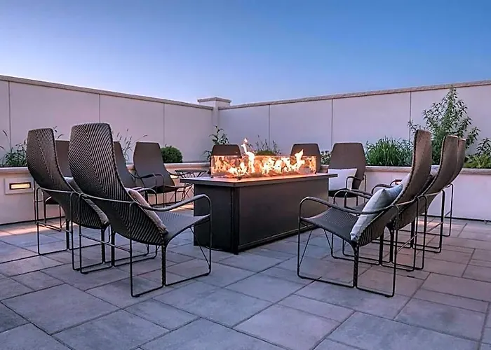 Courtyard By Marriott Hotel